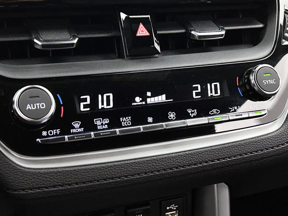 Toyota Corolla Cross 2.0 Hybrid First Edition uit 2022, foto 15