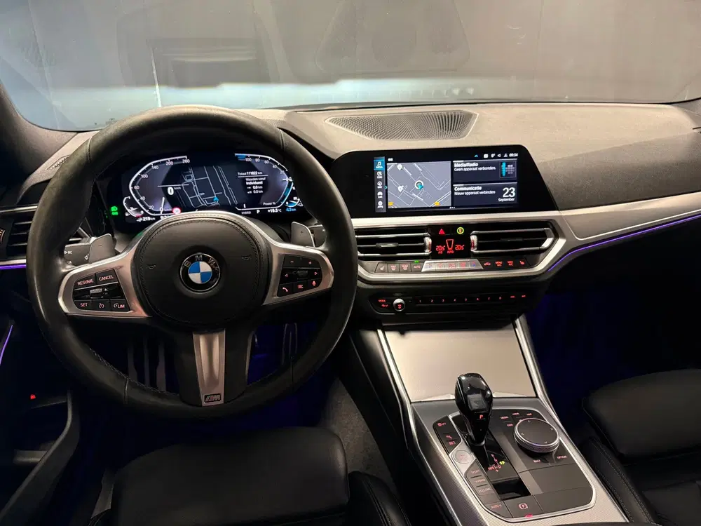 BMW 3-serie 330e eDrive Edition M-Sport uit 2020, foto 10