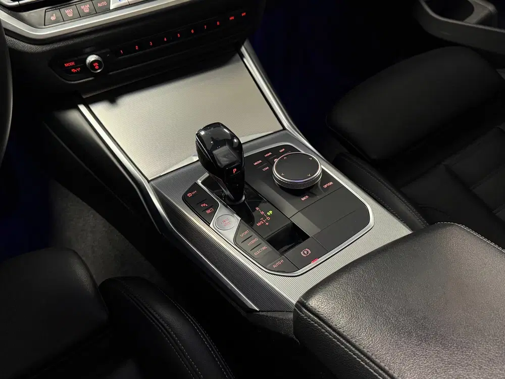 BMW 3-serie 330e eDrive Edition M-Sport uit 2020, foto 13