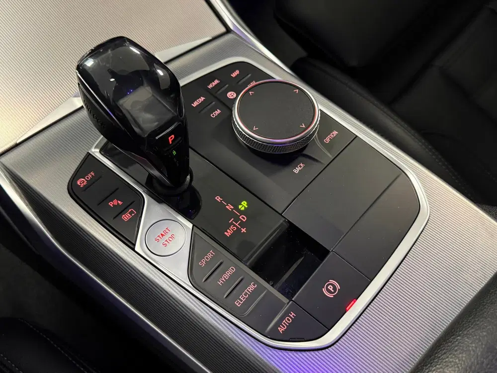 BMW 3-serie 330e eDrive Edition M-Sport uit 2020, foto 14
