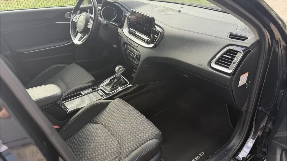 Kia Ceed 1.6 GDI PHEV DynamicLine Fabrieks-garan uit 2022, foto 9