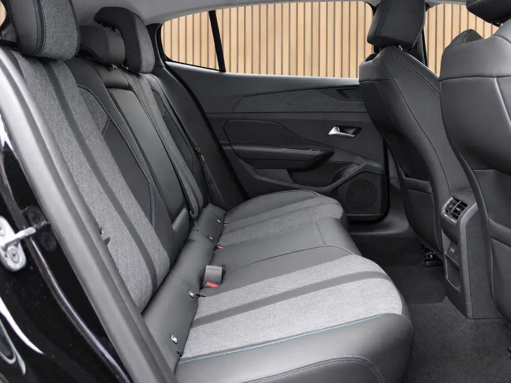 Peugeot 408 1.2T Allure Pack 130 EAT8 Automaat uit 2023, foto 14