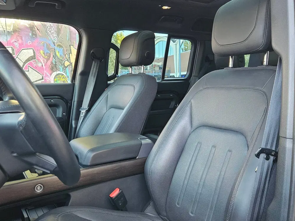 Land Rover Defender 3.0 P400 X uit 2022, foto 13