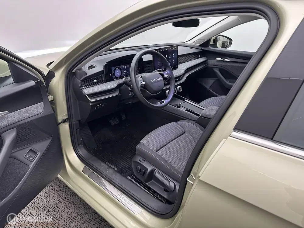 Skoda Superb 1.5 TSI PHEV Business Edition uit 2025, foto 2