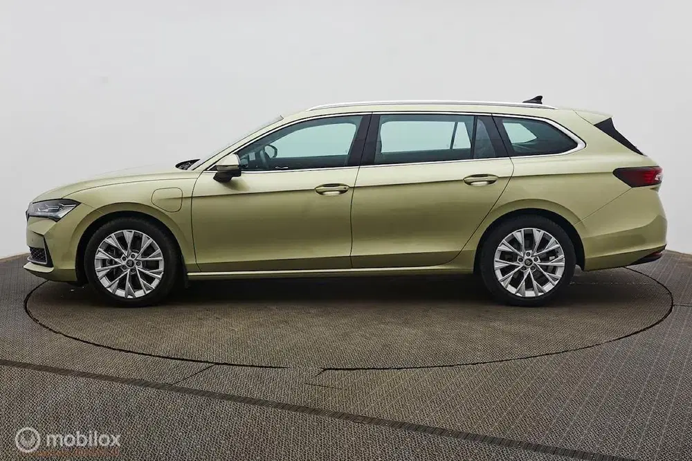 Skoda Superb 1.5 TSI PHEV Business Edition uit 2025, foto 6