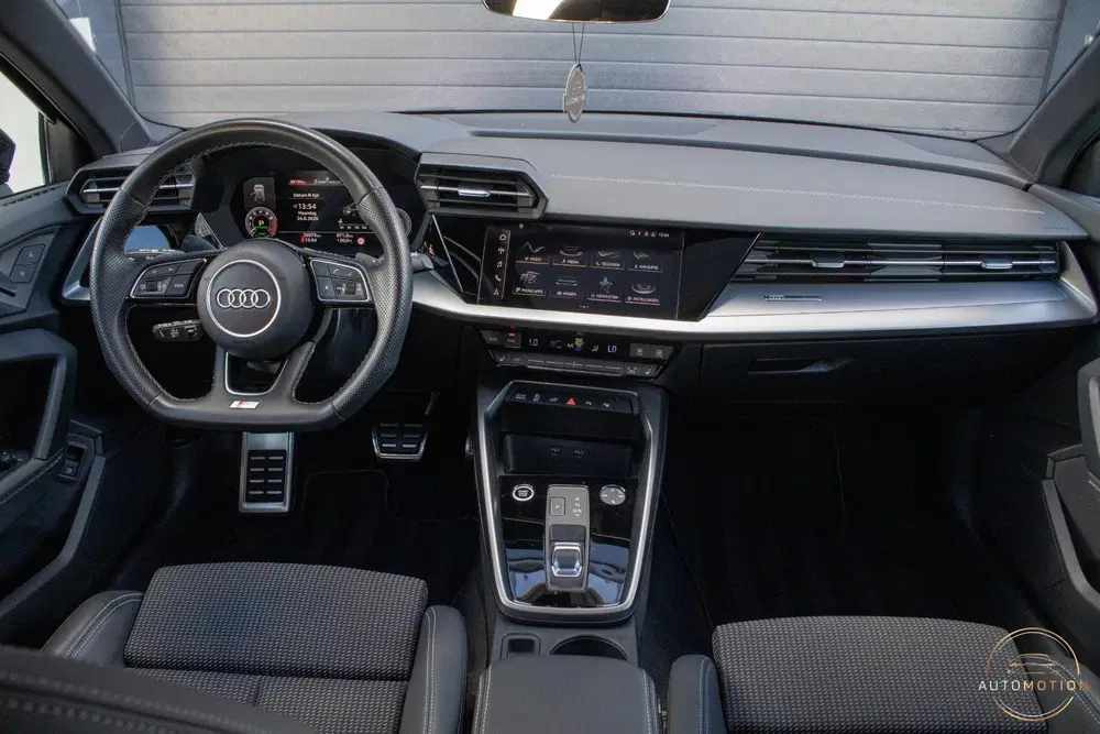 Audi A3 45 TFSIe Sline Competition PANO MATRIX MAX uit 2022, foto 12