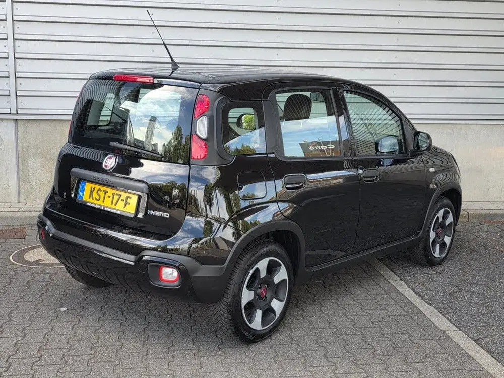 Fiat Panda Hybrid Cross uit 2023, foto 3