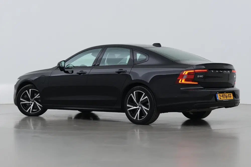 Volvo S90 T8 R-Design uit 2021, foto 2