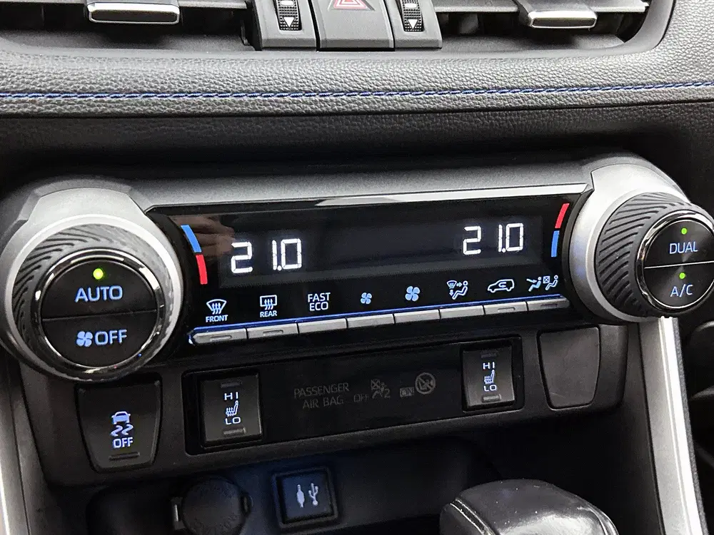Toyota RAV 4 2.5 Hybrid Bi-Tone Innovation Pack uit 2019, foto 12