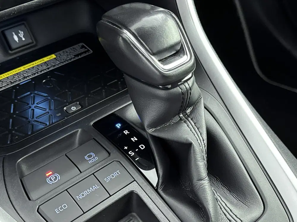 Toyota RAV 4 2.5 Hybrid Bi-Tone Innovation Pack uit 2019, foto 15
