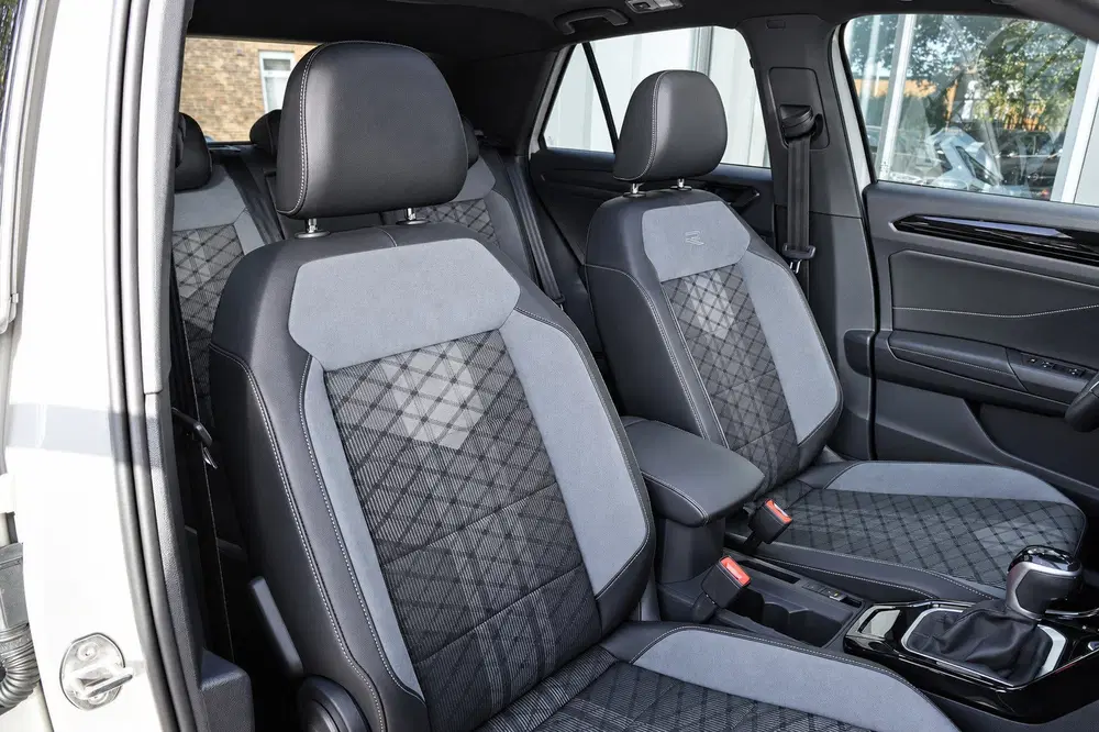 Volkswagen T-Roc 1.5 TSI R-Line PANO IQ.LIGHT ACC VOL uit 2022, foto 5