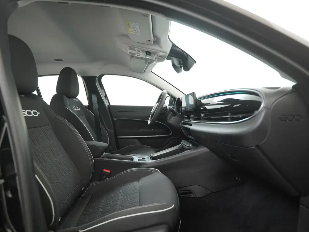 Fiat 600 1.2 Hybrid Urban 145pk uit 2025, foto 3
