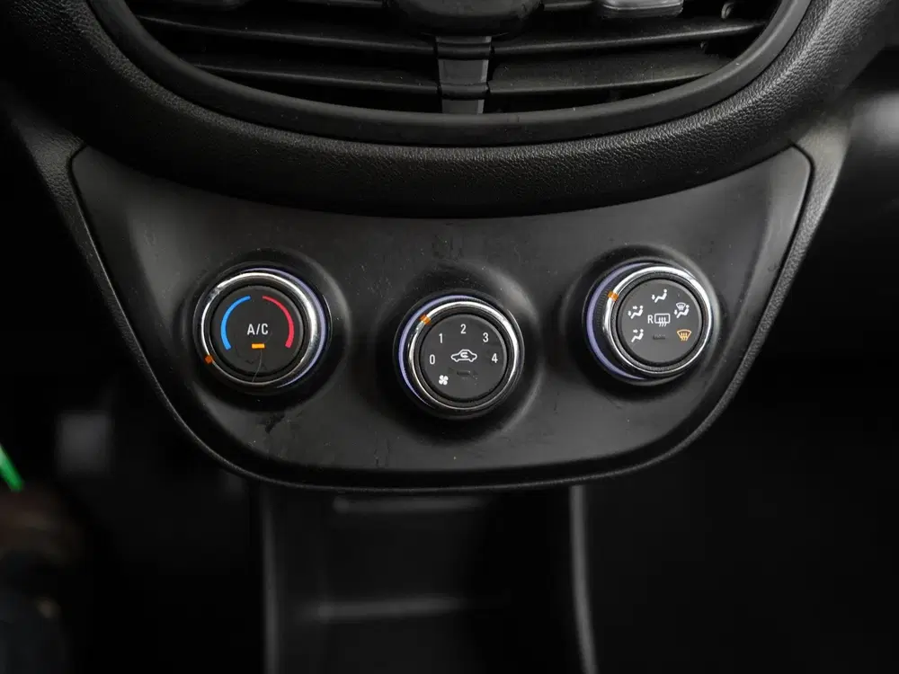 Opel Karl 1.0 ecoFLEX 120 Jaar Edition uit 2019, foto 11