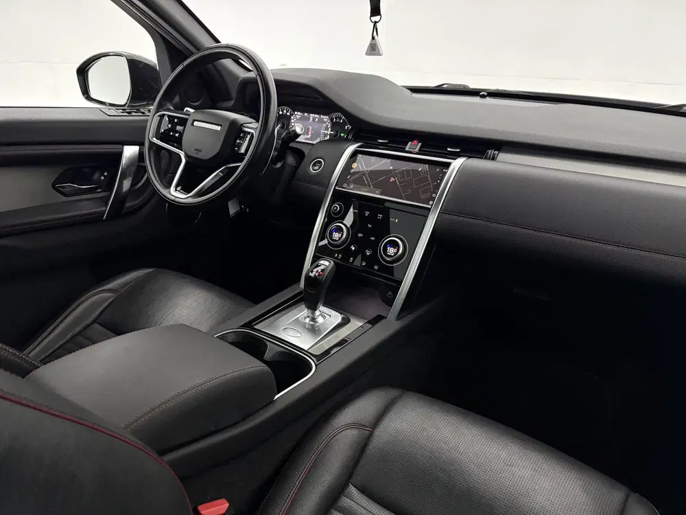 Land Rover Discovery Sport 1.5 P300e 4X4 R-Dynamic S Black E uit 2022, foto 4