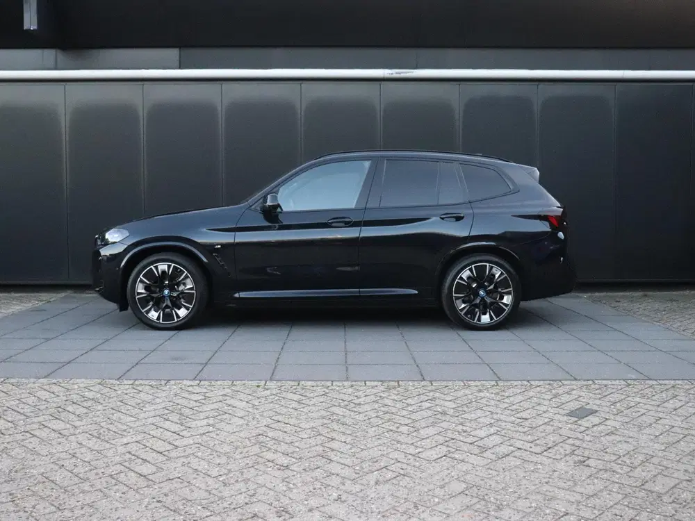 BMW iX3 High Executive Edition 80 kWh uit 2025, foto 2