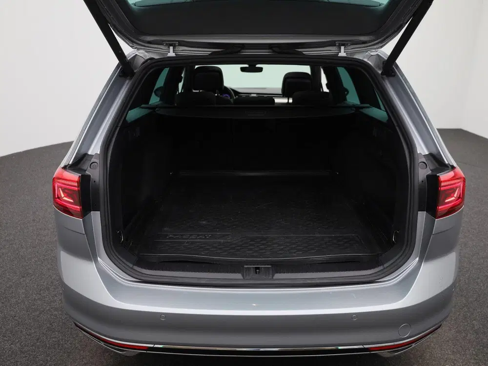 Volkswagen Passat 1.5 TSI R-Line Business + uit 2022, foto 12