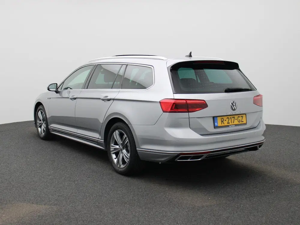 Volkswagen Passat 1.5 TSI R-Line Business + uit 2022, foto 2