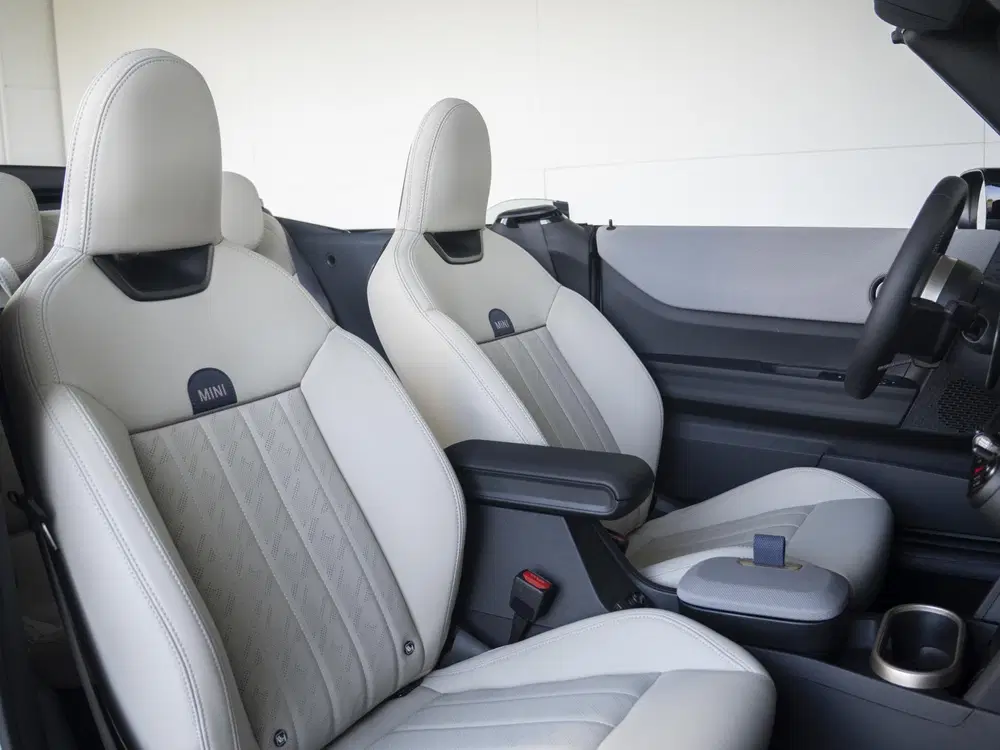 Mini Cabrio Cooper C Favoured XL-pakket uit 2026, foto 4