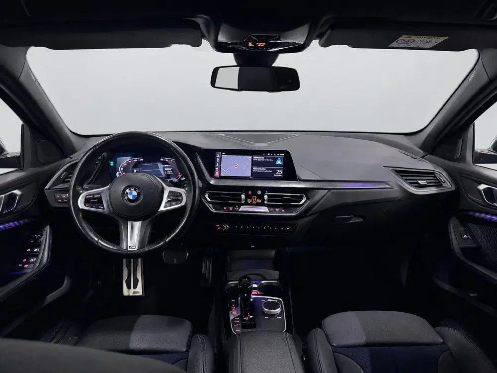 BMW 1-serie 118i Executive uit 2022, foto 11
