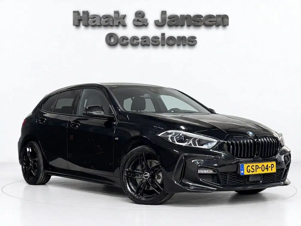 BMW 1-serie 118i Executive uit 2022, foto 2