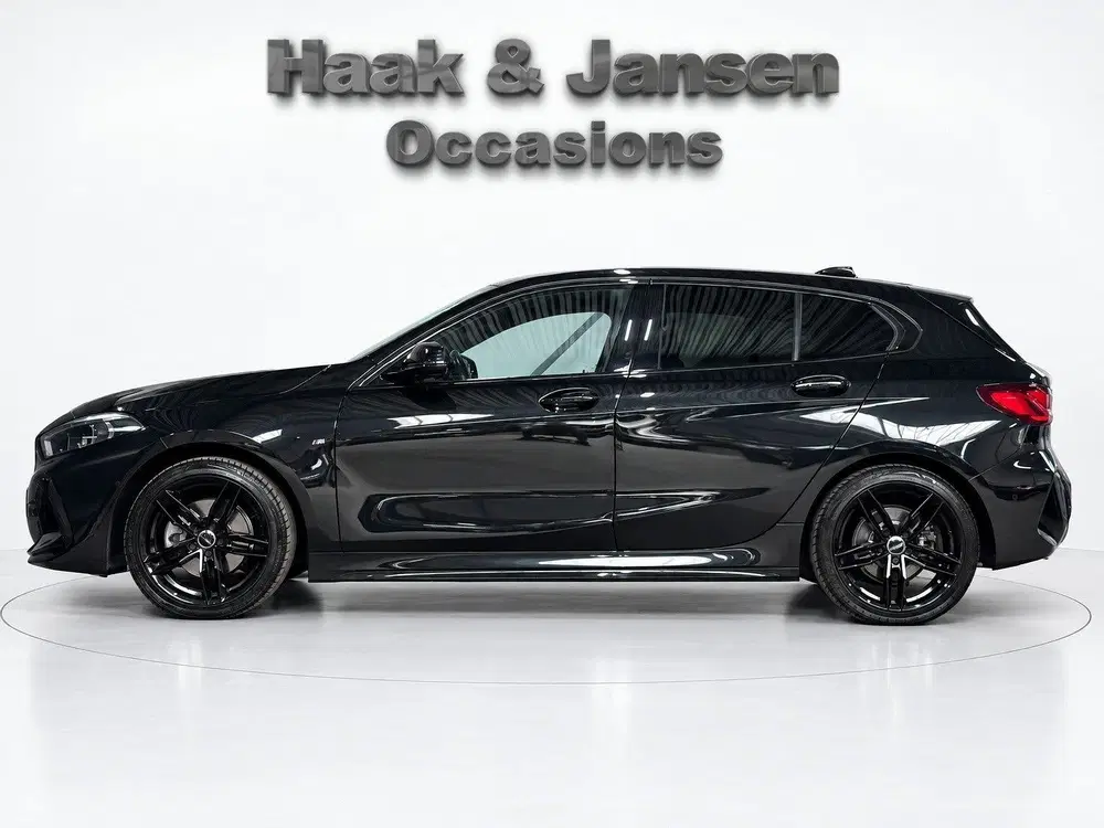BMW 1-serie 118i Executive uit 2022, foto 7