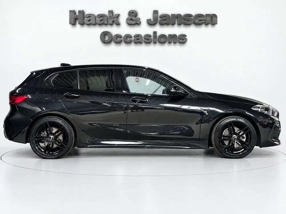 BMW 1-serie 118i Executive uit 2022, foto 8