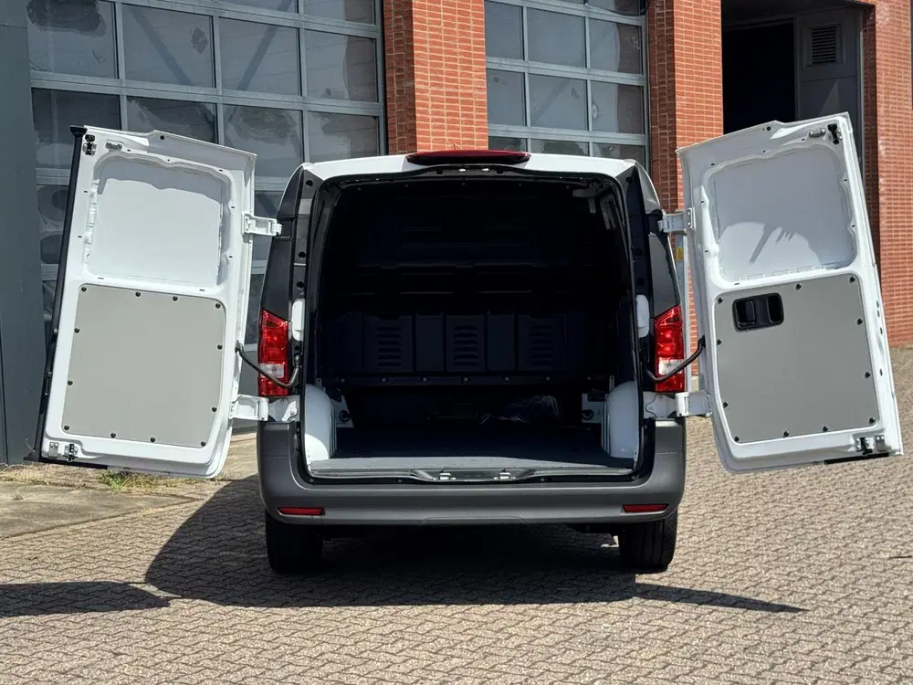 Mercedes-Benz Vito 112 L2 66 kWh uit 2026, foto 7