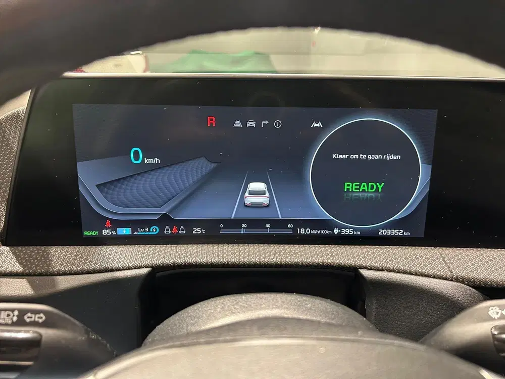 Kia EV6 77 uit 2023, foto 14