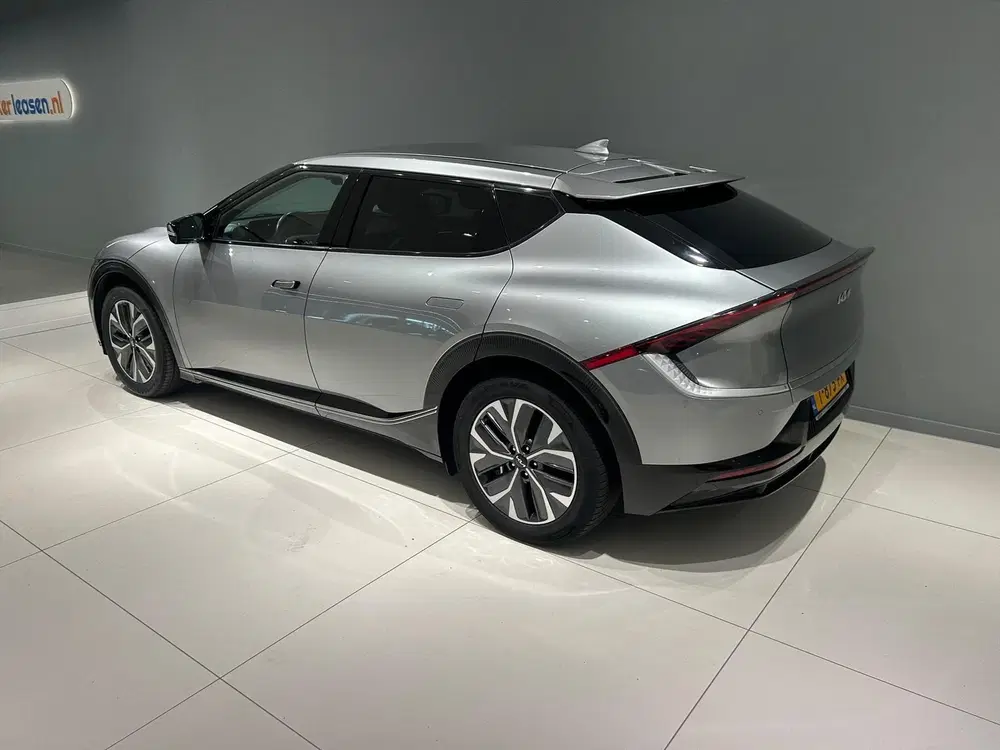 Kia EV6 77 uit 2023, foto 4