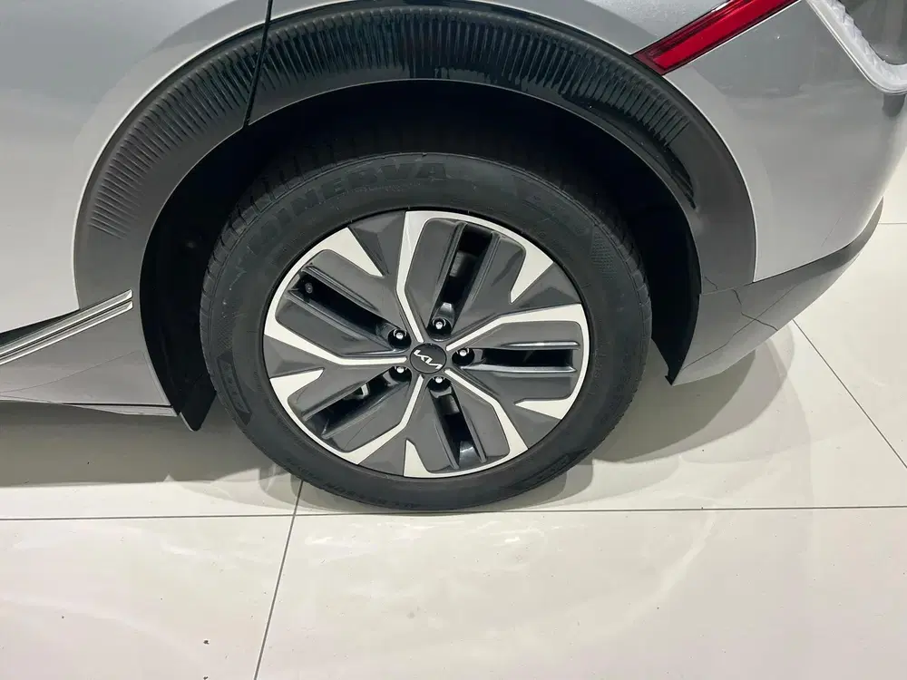 Kia EV6 77 uit 2023, foto 5