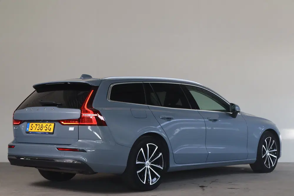 Volvo V60 2.0 T6 Plug-in hybrid AWD Core Bright uit 2023, foto 2