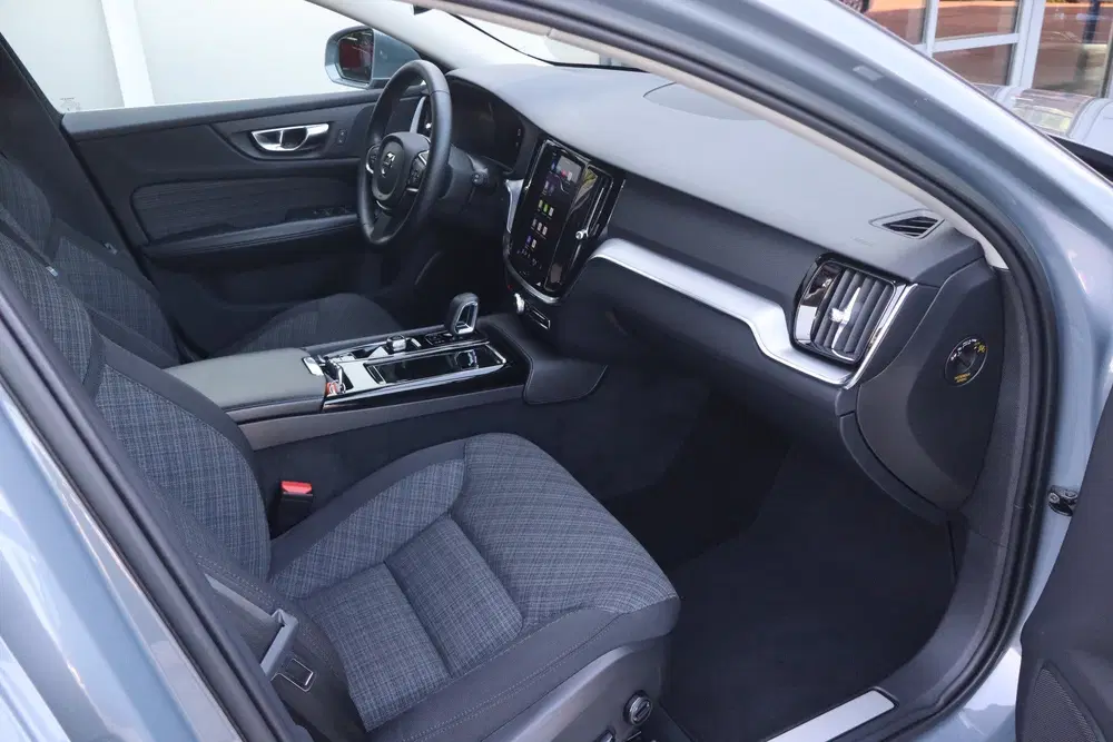 Volvo V60 2.0 T6 Plug-in hybrid AWD Core Bright uit 2023, foto 3