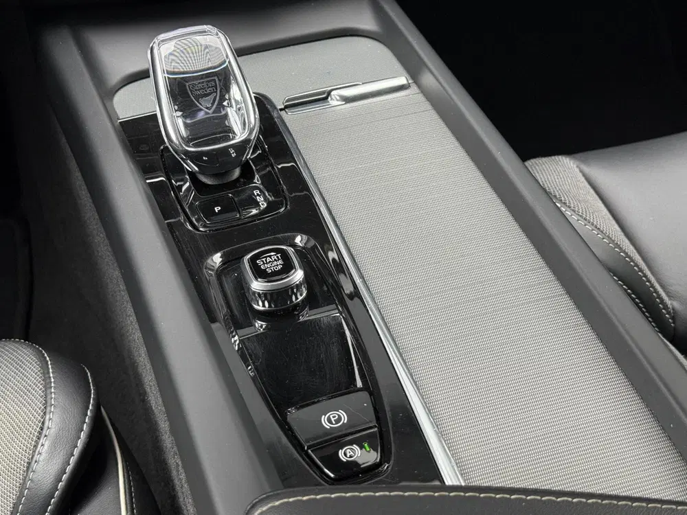 Volvo XC60 T8 Plug-in AWD Ultimate Dark uit 2023, foto 9