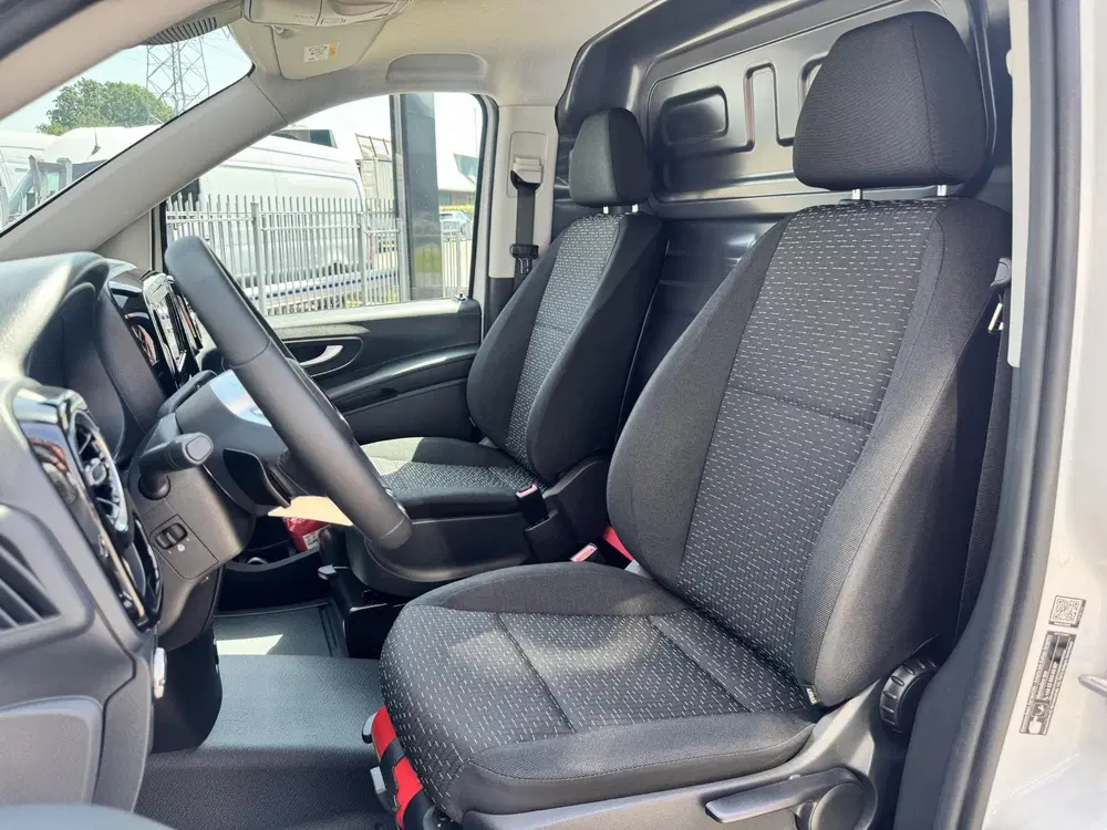 Mercedes-Benz Vito 112 L2 66 kWh uit 2026, foto 3