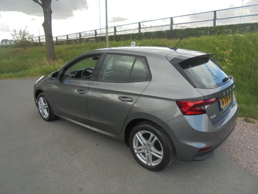 Skoda Fabia Skoda Fabia 1.0 benzine 5 deurs Automaat a uit 2022, foto 2