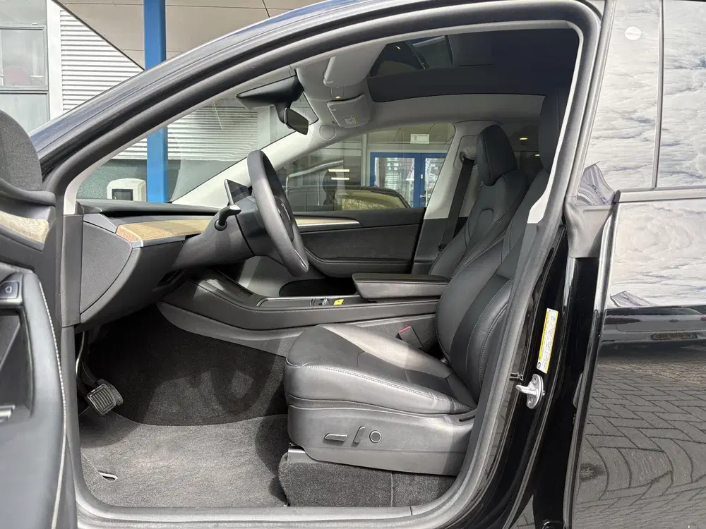Tesla Model Y RWD 58 kWh uit 2023, foto 14