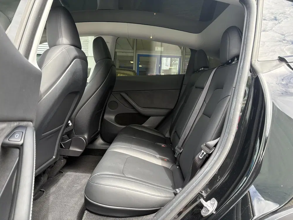 Tesla Model Y RWD 58 kWh uit 2023, foto 15