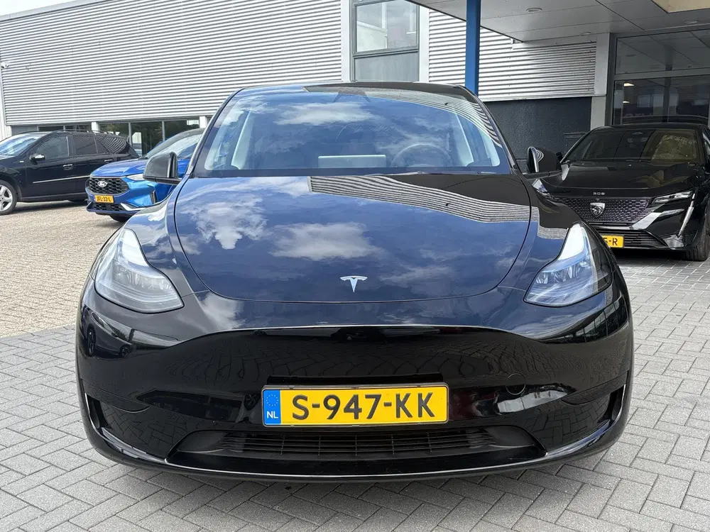 Tesla Model Y RWD 58 kWh uit 2023, foto 2