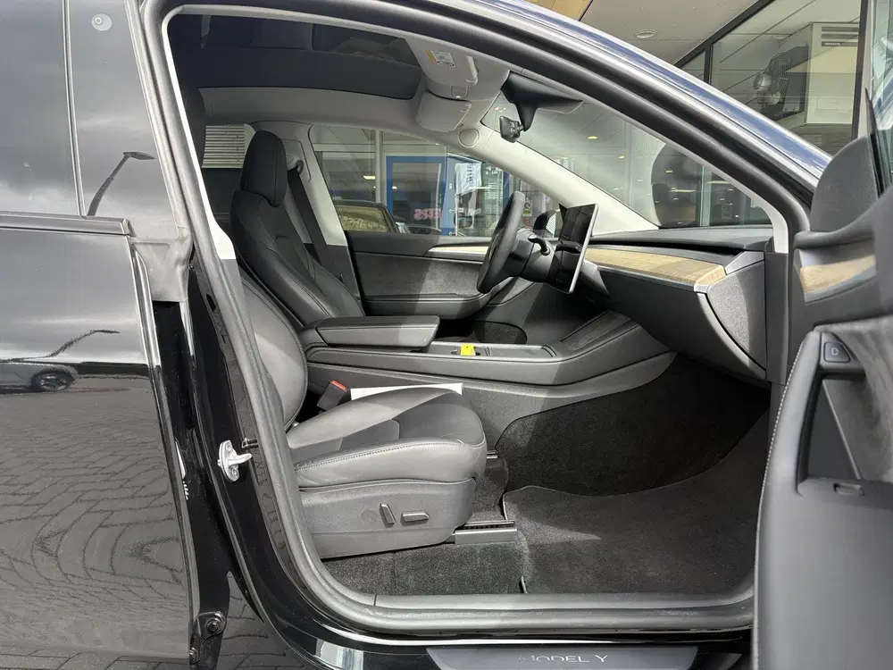 Tesla Model Y RWD 58 kWh uit 2023, foto 5