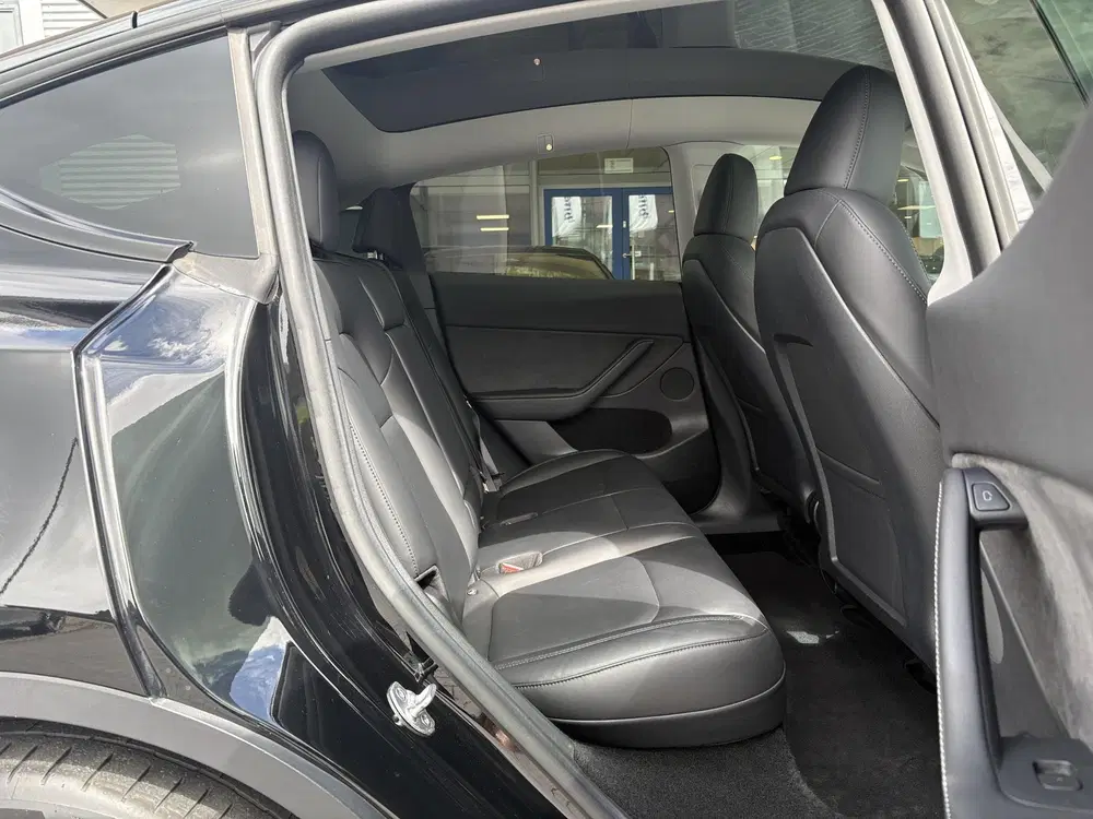 Tesla Model Y RWD 58 kWh uit 2023, foto 6