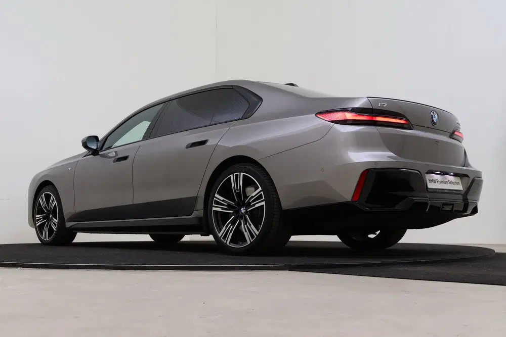 BMW i7 eDrive50 High Executive M Sport uit 2024, foto 11
