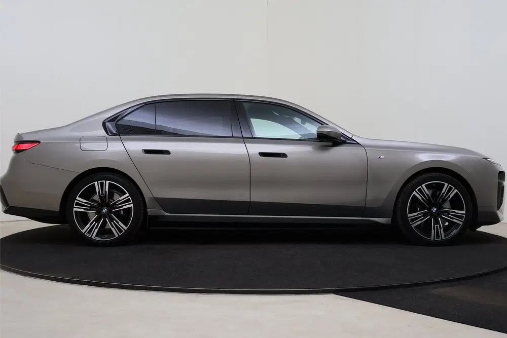 BMW i7 eDrive50 High Executive M Sport uit 2024, foto 7
