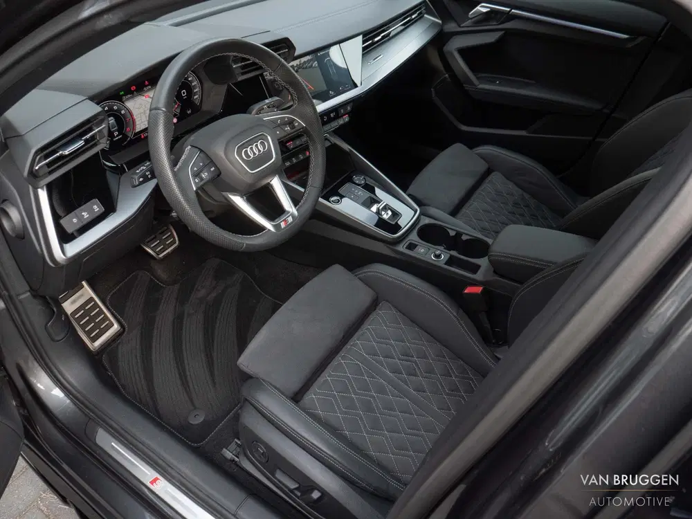 Audi A3 35 TFSI S-Line Pano B&O RS-Stoelen Sfeer C uit 2023, foto 11