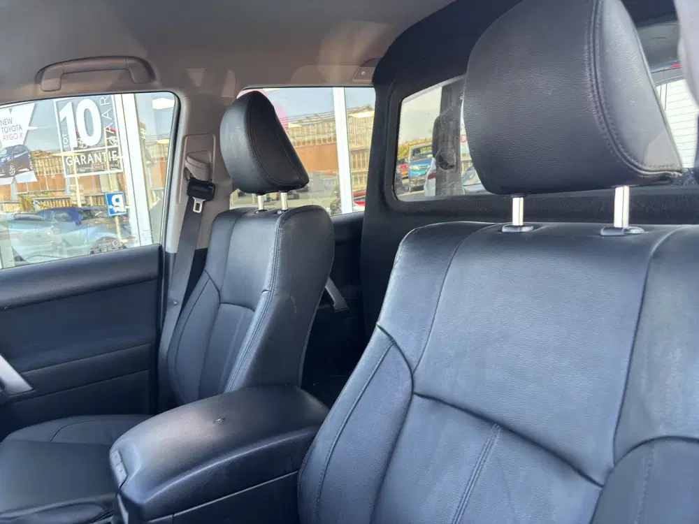 Toyota Land Cruiser 2.8 D-4D Challenger VAN Grijs kenteken 3 uit 2022, foto 3