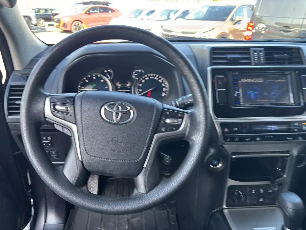 Toyota Land Cruiser 2.8 D-4D Challenger VAN Grijs kenteken 3 uit 2022, foto 6