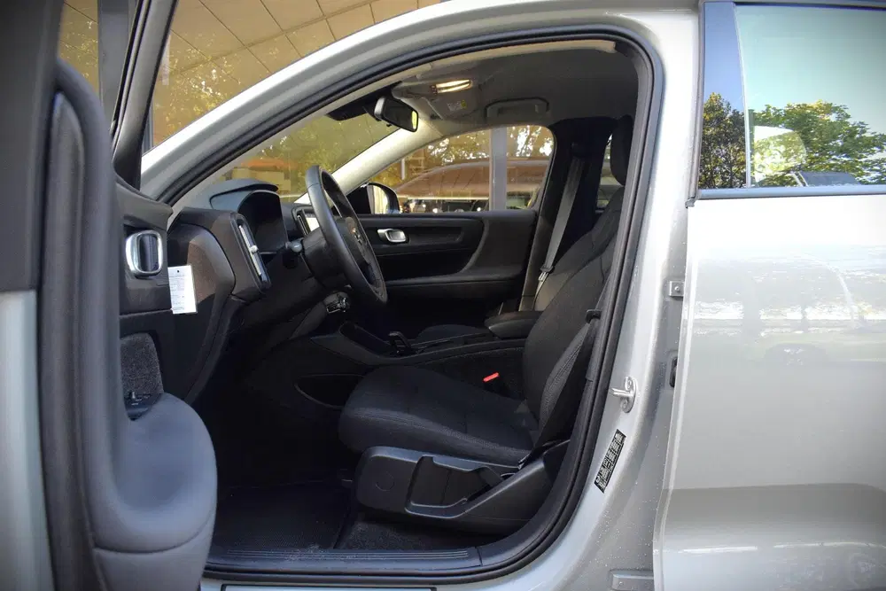 Volvo EX40 Single Motor Essential 70 kWh uit 2024, foto 4