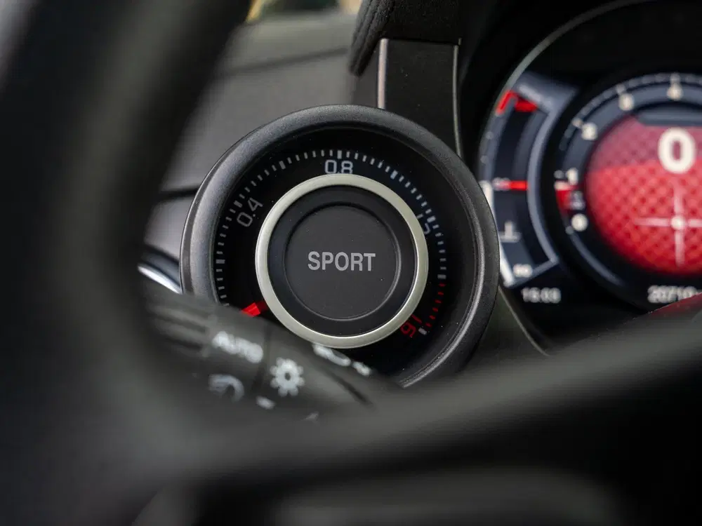 Abarth 595 1.4 T-Jet Turismo uit 2023, foto 13