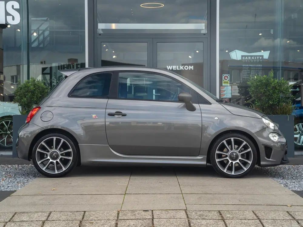 Abarth 595 1.4 T-Jet Turismo uit 2023, foto 2