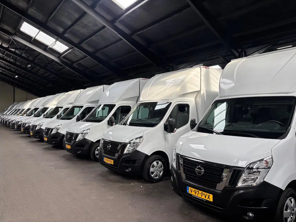 Nissan Interstar 2.3 dCi 165 pk Bakwagen+Laadklep Apple Car uit 2024, foto 2