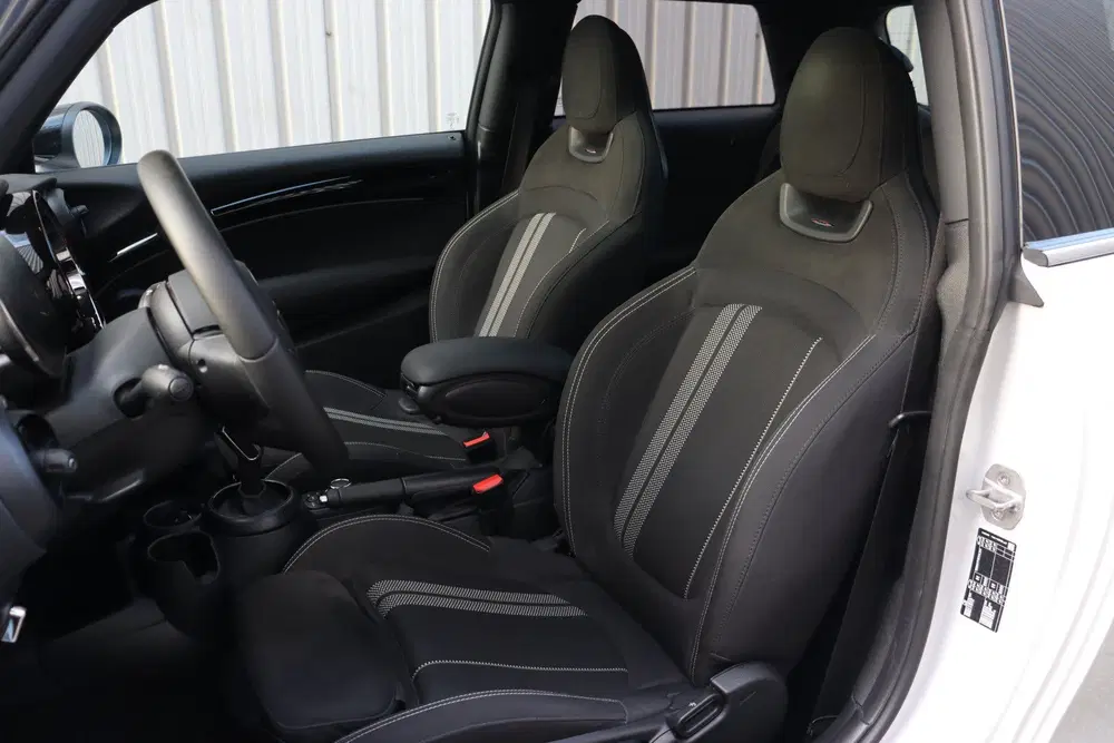 Mini Hatchback Cooper JCW Rockingham GT Automaat uit 2023, foto 4